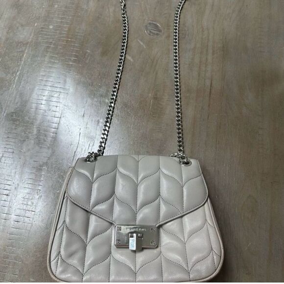 Michael Kors Peyton, taupe leather shoulder bag. - Picture 7 of 8